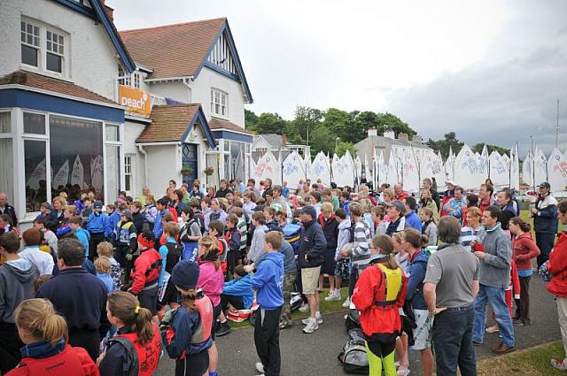 Pre_race_briefing_on_the_lawn_at_Royal_North